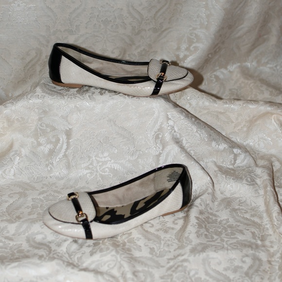 Anne Klein Flats Size 7 - Picture 8 of 9